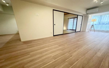 �_�ސ쌧���l�s����V�R��3���ڂ̒��Ã}���V�����̃��r���O