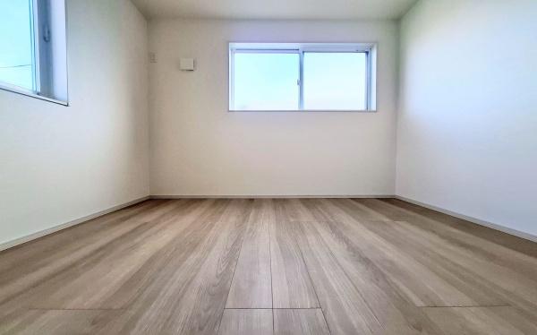 �_�ސ쌧���l�s���撆����2���ڂ̐V�z��ˌ��Ă̎q������