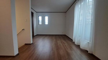 �_�ސ쌧���s���擡��4���ڂ̐V�z��ˌ��Ẵ��r���O