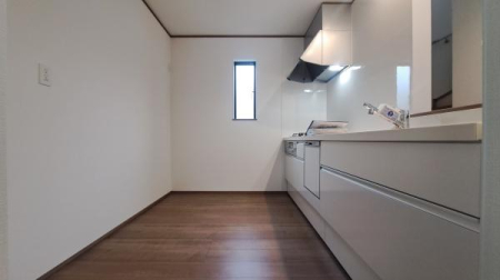 �_�ސ쌧���s���擡��4���ڂ̐V�z��ˌ��ẴL�b�`��