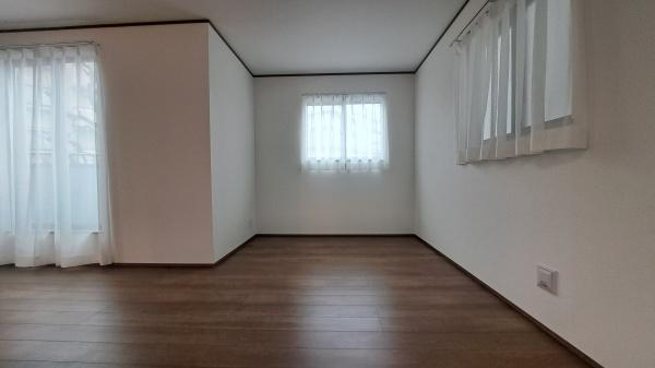 �_�ސ쌧���s���擡��4���ڂ̐V�z��ˌ��Ẵ��r���O