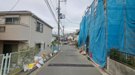 �_�ސ쌧���l�s�˒ˋ��q�c���̐V�z��ˌ��Ă̑O�ʓ��H�܂ތ��n�ʐ^