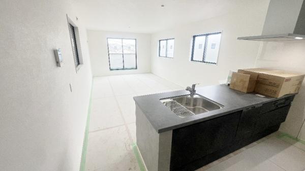 �_�ސ쌧���l�s�˒ˋ��q�c���̐V�z��ˌ��Ă̑O�ʓ��H�܂ތ��n�ʐ^