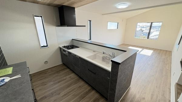 �_�ސ쌧���s������쐶�c6���ڂ̐V�z��ˌ��ẴL�b�`��