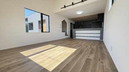 �_�ސ쌧���s������쐶�c6���ڂ̐V�z��ˌ��Ẵ��r���O