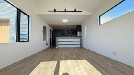 �_�ސ쌧���s������쐶�c6���ڂ̐V�z��ˌ��Ẵ��r���O