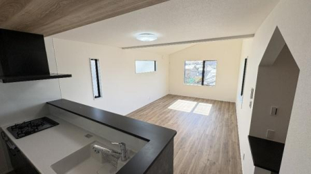 �_�ސ쌧���s������쐶�c6���ڂ̐V�z��ˌ��Ẵ��r���O