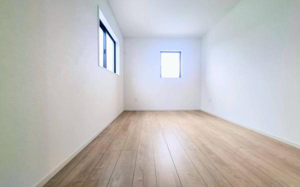 �_�ސ쌧���l�s���J�扺���J3���ڂ̐V�z��ˌ��Ă̎q������