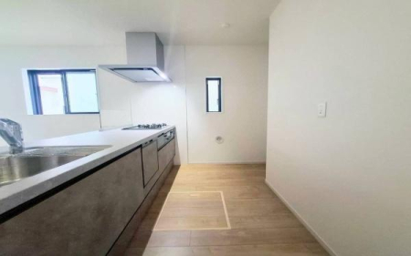 �_�ސ쌧���l�s���J�扺���J3���ڂ̐V�z��ˌ��ẴL�b�`��