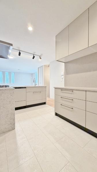 �_�ސ쌧���l�s�_�ސ��ؒ��̐V�z��ˌ��ẴL�b�`��