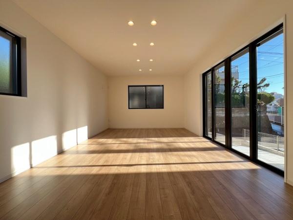 �_�ސ쌧���l�s�_�ސ��O�����̐V�z��ˌ��Ẵ��r���O