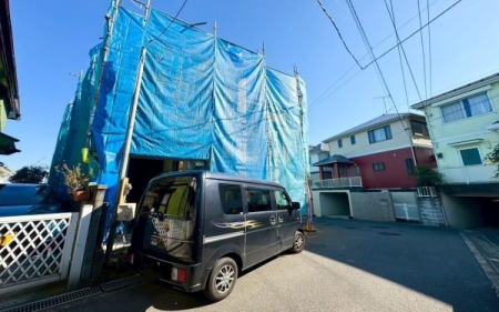 �_�ސ쌧���l�s�`���`��1���ڂ̐V�z��ˌ��Ă̑O�ʓ��H�܂ތ��n�ʐ^