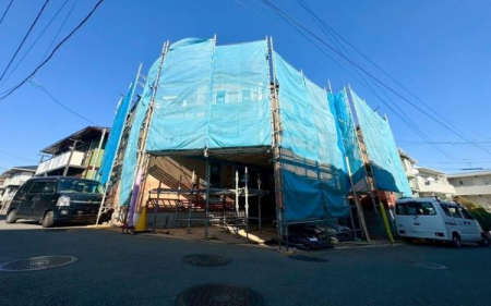 �_�ސ쌧���l�s�`���`��1���ڂ̐V�z��ˌ��Ă̑O�ʓ��H�܂ތ��n�ʐ^