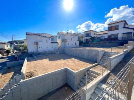 �_�ސ쌧���l�s����㔒��2���ڂ̐V�z��ˌ��Ă̑O�ʓ��H�܂ތ��n�ʐ^