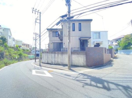 �_�ސ쌧���l�s�h�擌�㋽���̒��È�ˌ��Ă̑O�ʓ��H�܂ތ��n�ʐ^