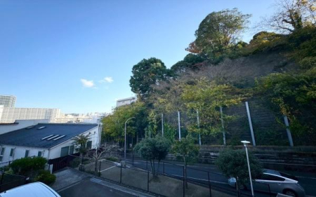 �_�ސ쌧���q�s���{1���ڂ̒��Ã}���V�����̏Z�˂���̒��]�ʐ^