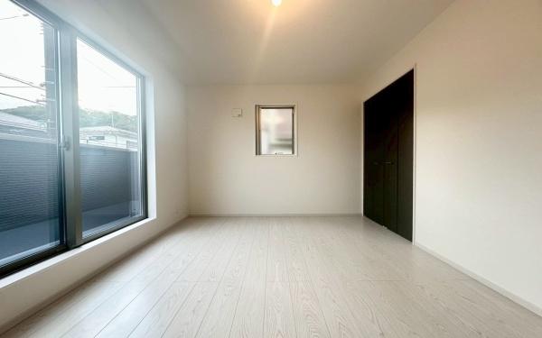 �_�ސ쌧���l�s����捂�M��2���ڂ̐V�z��ˌ��Ă̎q������