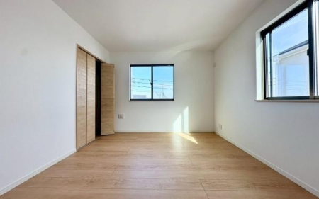 �_�ސ쌧���s�{�O�擌�L�n4���ڂ̐V�z��ˌ��Ă̎q������