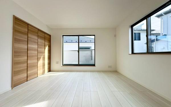 �_�ސ쌧���s�{�O�擌�L�n4���ڂ̐V�z��ˌ��Ă̐Q��