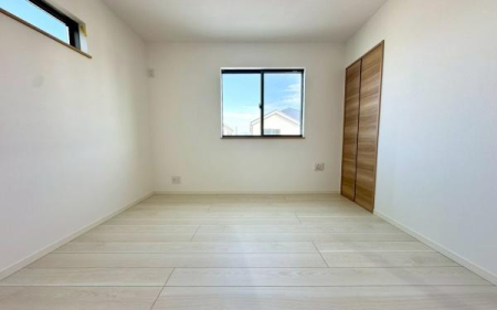 �_�ސ쌧���s�{�O�擌�L�n4���ڂ̐V�z��ˌ��Ă̎q������