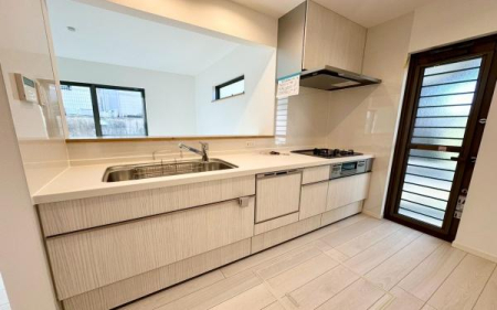 �_�ސ쌧���s�{�O�擌�L�n4���ڂ̐V�z��ˌ��ẴL�b�`��