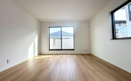 �_�ސ쌧���s�{�O�擌�L�n4���ڂ̐V�z��ˌ��Ă̐Q��