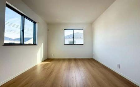 �_�ސ쌧���s�{�O�擌�L�n4���ڂ̐V�z��ˌ��Ă̎q������