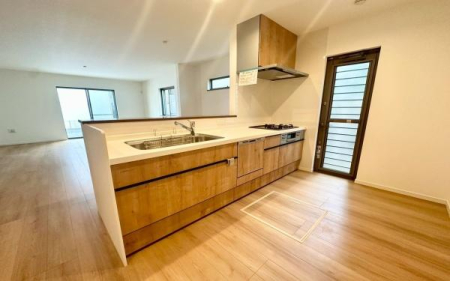 �_�ސ쌧���s�{�O�擌�L�n4���ڂ̐V�z��ˌ��ẴL�b�`��