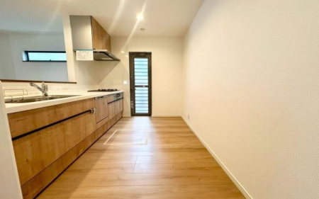 �_�ސ쌧���s�{�O�擌�L�n4���ڂ̐V�z��ˌ��ẴL�b�`��