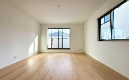 �_�ސ쌧���s�{�O�擌�L�n4���ڂ̐V�z��ˌ��Ă̐Q��