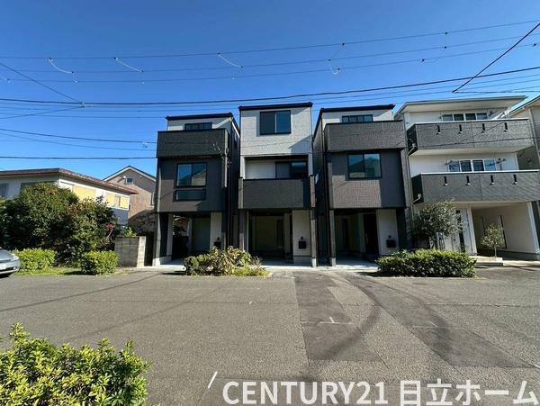 �_�ސ쌧���q�s��D4���ڂ̐V�z��ˌ��Ă̑O�ʓ��H�܂ތ��n�ʐ^