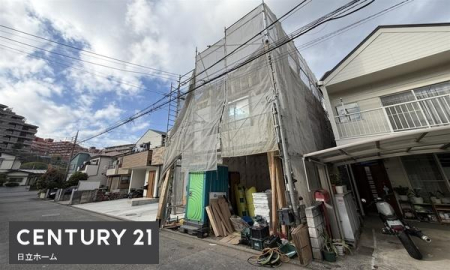 �_�ސ쌧���l�s�����Z�Y3���ڂ̐V�z��ˌ��Ă̑O�ʓ��H�܂ތ��n�ʐ^