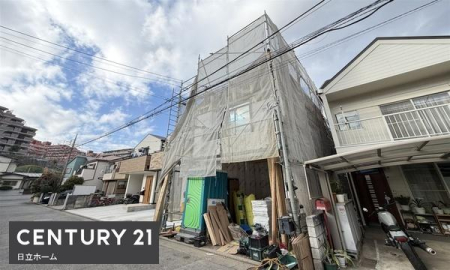 �_�ސ쌧���l�s�����Z�Y3���ڂ̐V�z��ˌ��Ă̑O�ʓ��H�܂ތ��n�ʐ^