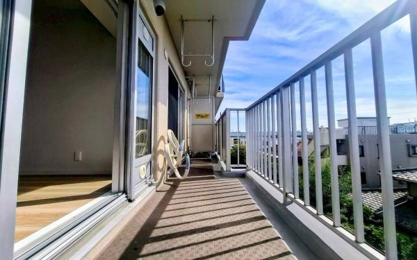 �_�ސ쌧���s����l�J�㒬�̒��Ã}���V�����̃o���R�j�[