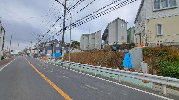 �_�ސ쌧���l�s�˒ˋ��q�c���̐V�z��ˌ��Ă̑O�ʓ��H�܂ތ��n�ʐ^