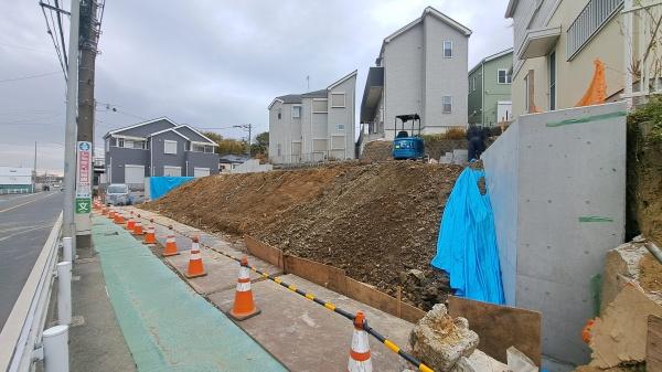 �_�ސ쌧���l�s�˒ˋ��q�c���̐V�z��ˌ��Ă̑O�ʓ��H�܂ތ��n�ʐ^