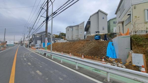 �_�ސ쌧���l�s�˒ˋ��q�c���̐V�z��ˌ��Ă̑O�ʓ��H�܂ތ��n�ʐ^