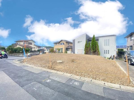 �_�ސ쌧���l�s��������J2���ڂ̐V�z��ˌ��Ă̑O�ʓ��H�܂ތ��n�ʐ^