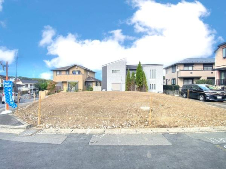 �_�ސ쌧���l�s��������J2���ڂ̐V�z��ˌ��Ă̑O�ʓ��H�܂ތ��n�ʐ^