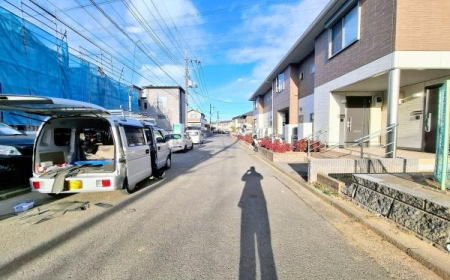 �_�ސ쌧���l�s�t�悠���ݖ��4���ڂ̐V�z��ˌ��Ă̑O�ʓ��H�܂ތ��n�ʐ^