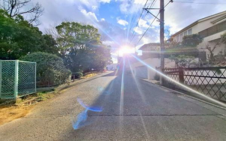 �_�ސ쌧���l�s�t�悠���ݖ��4���ڂ̐V�z��ˌ��Ă̑O�ʓ��H�܂ތ��n�ʐ^