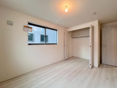 �_�ސ쌧���s�K�揬������4���ڂ̐V�z��ˌ��Ă̐Q��