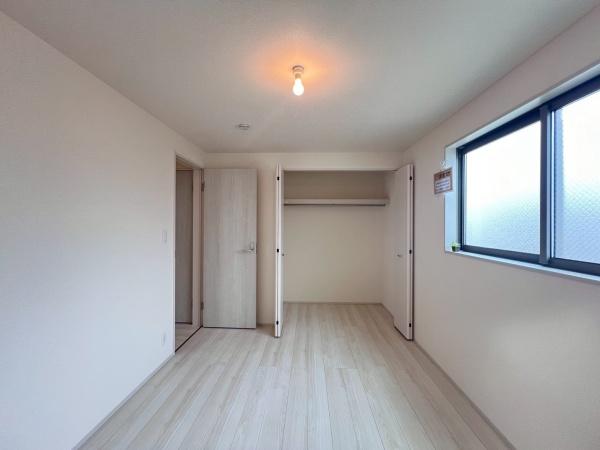 �_�ސ쌧���s�K�揬������4���ڂ̐V�z��ˌ��Ă̎q������