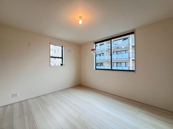 �_�ސ쌧���s�K�揬������4���ڂ̐V�z��ˌ��Ă̎q������