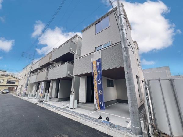 �_�ސ쌧���s�K�揬������4���ڂ̐V�z��ˌ��Ă̑O�ʓ��H�܂ތ��n�ʐ^