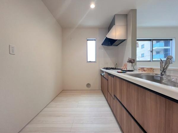 �_�ސ쌧���s�K�揬������4���ڂ̐V�z��ˌ��ẴL�b�`��