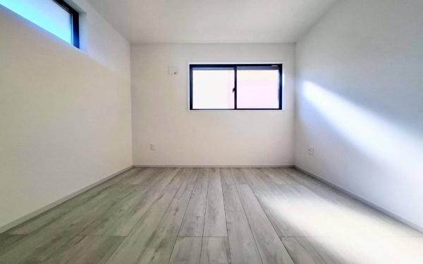 �_�ސ쌧���l�s���剪3���ڂ̐V�z��ˌ��Ă̎q������