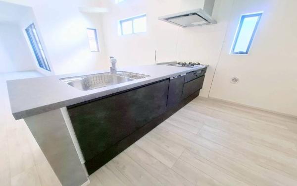 �_�ސ쌧���l�s���剪3���ڂ̐V�z��ˌ��ẴL�b�`��