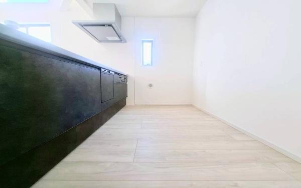 �_�ސ쌧���l�s���剪3���ڂ̐V�z��ˌ��ẴL�b�`��