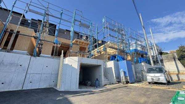 �_�ސ쌧���l�s�ߌ��扺���g5���ڂ̐V�z��ˌ��Ă̑O�ʓ��H�܂ތ��n�ʐ^